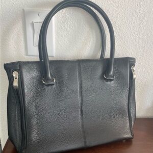 Gun Tote’n Mamas Black Leather Concealed Carry Bag, appx 9” X 11”X 4” deep